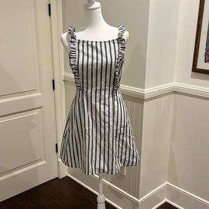 The Fifth Label. Size medium. Blue and white